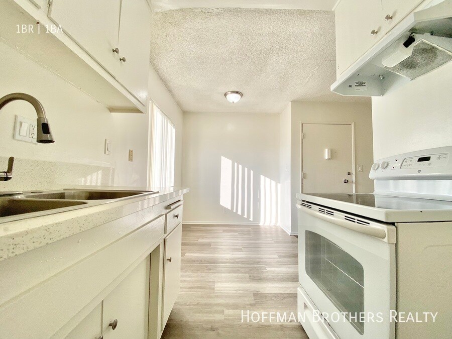 Foto principal - 15525 Nordhoff St