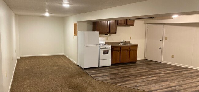 Building Photo - 400 Southview Blvd