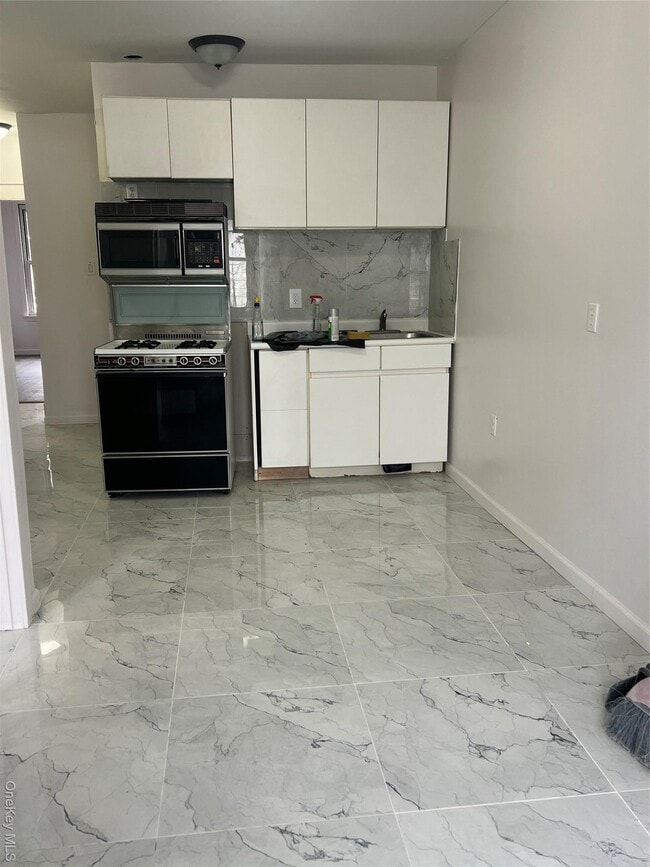 Building Photo - 635 Eagle Ave