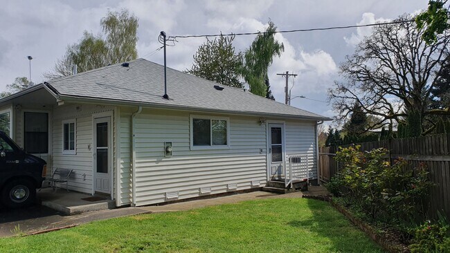 Foto del edificio - 11695 SW Greenburg Rd