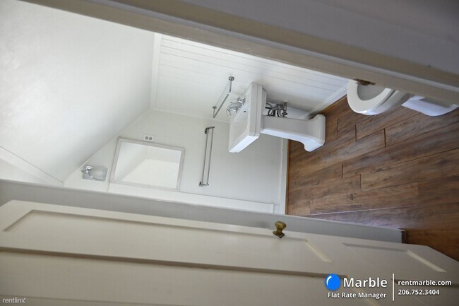 Foto del edificio - 1 br, 1 bath Townhome - 702 Allerton St