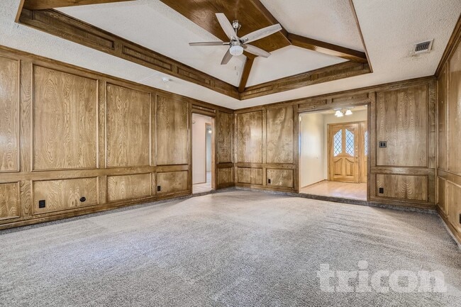 Building Photo - 736 Highland Crest Dr