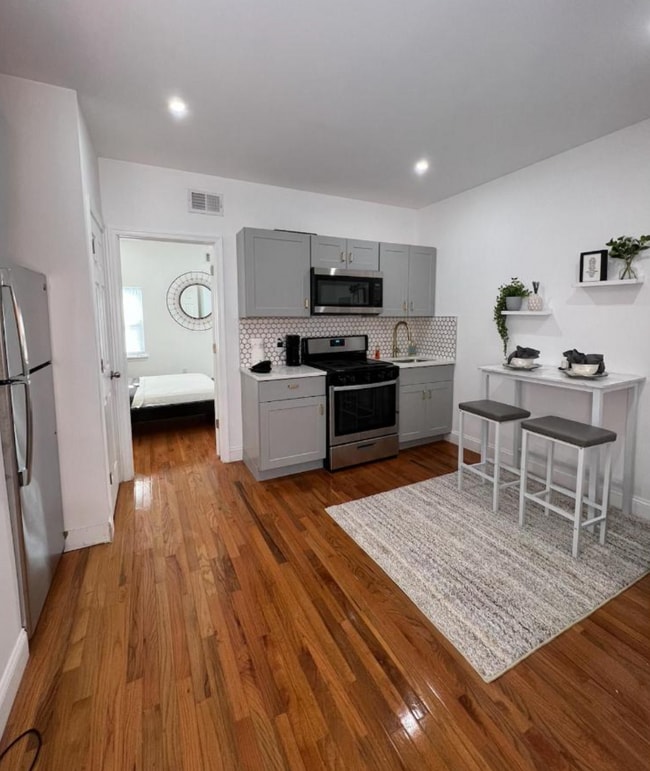 kitchen area - 1311 S 47th St