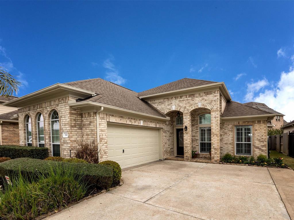 310 Marina Oaks Ct, Kemah, TX 77565 House for Rent in Kemah, TX