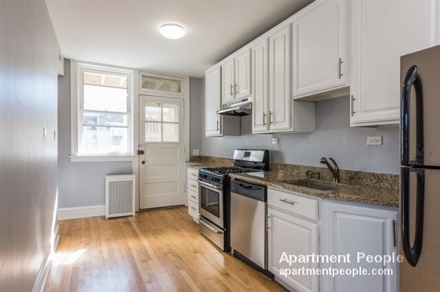 Primary Photo - 2633 W Carmen Ave