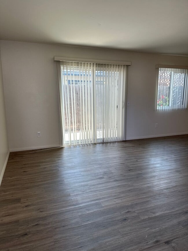 Building Photo - 408-14 Delaware St