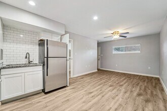 Building Photo - 2807 Beauchamp St