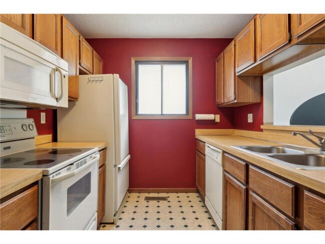 Building Photo - 2539 Brookdale Dr