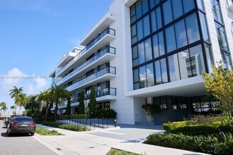 Building Photo - 160 Isle of Venice Dr