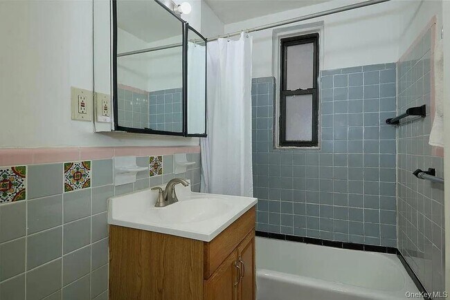 Foto del edificio - 77 Bronx River Rd