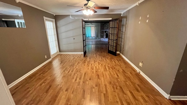 Foto del edificio - 4 Bed / 2 Bath Home with Fenced Backyard