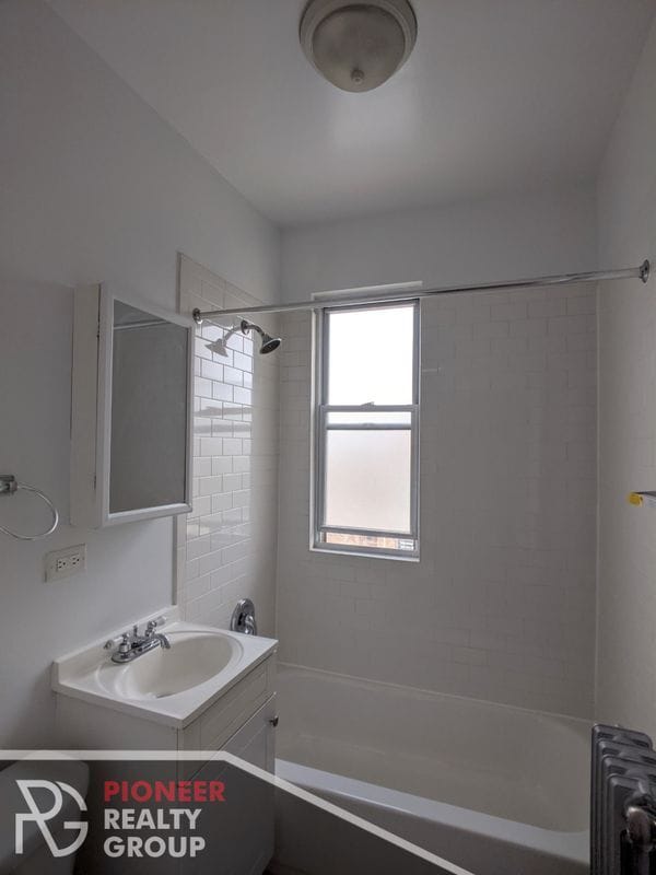 Building Photo - 2600 N Kimball Ave