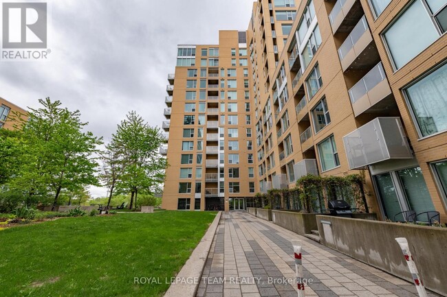Building Photo - 250-250 Lett St