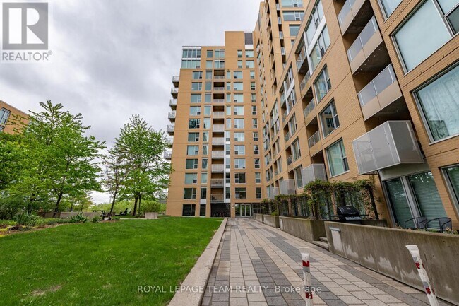 Photo du bâtiment - 250-250 Lett St