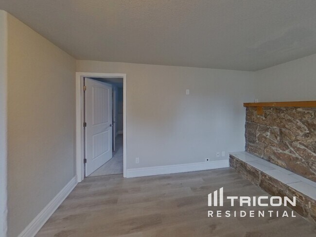 Foto del edificio - 4195 Hemlock Pl