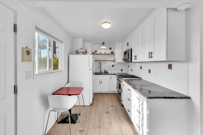 Building Photo - 614 Penelope Dr