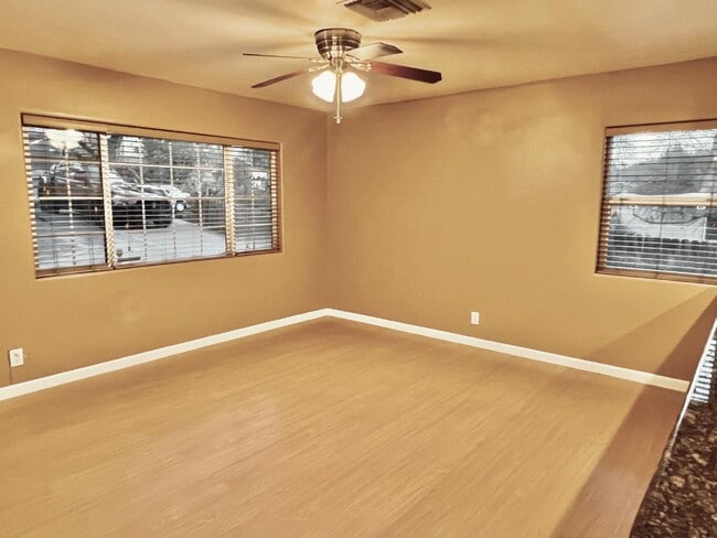 Building Photo - 8844 Greenview Pl