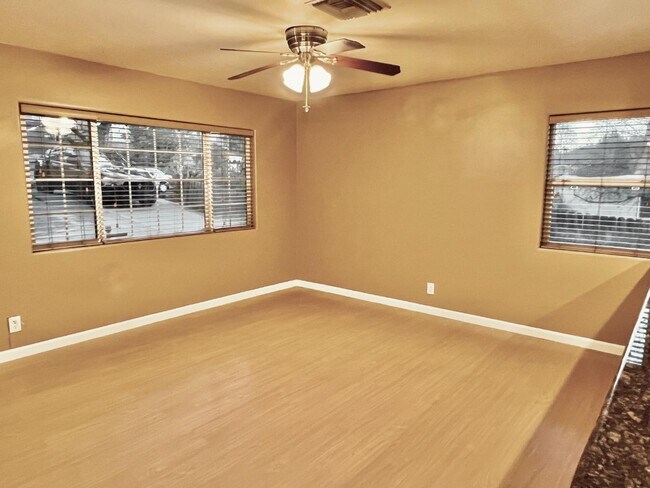 Foto del edificio - 8844 Greenview Pl
