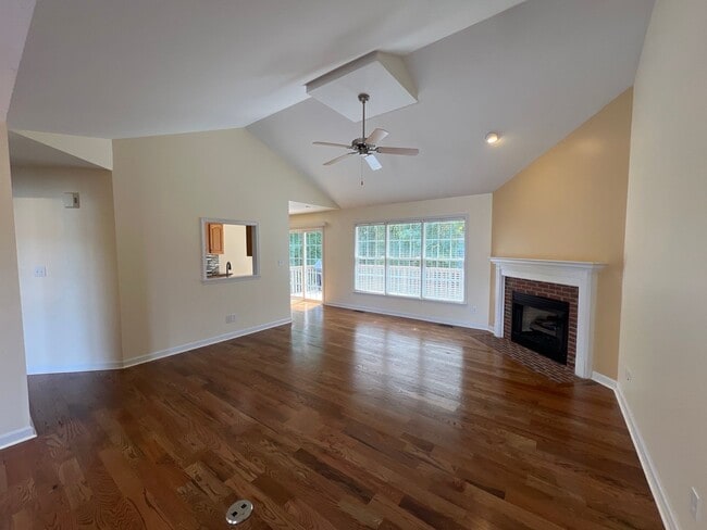 Building Photo - For Rent in Charleston Ridge