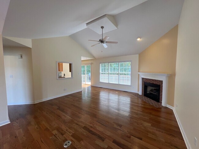 Foto del edificio - For Rent in Charleston Ridge