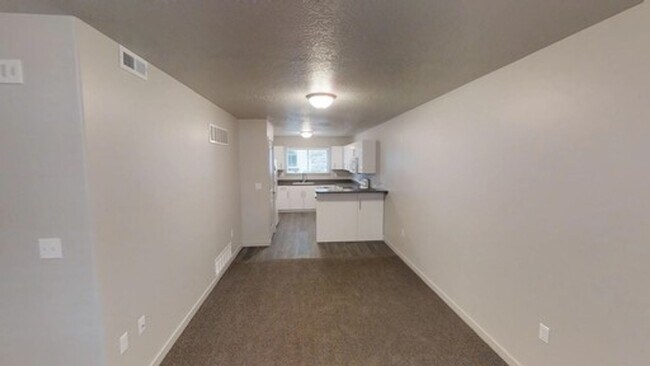 Building Photo - 2 BED 1 BATH APARTMENT FOR RENT IN OREM!!!