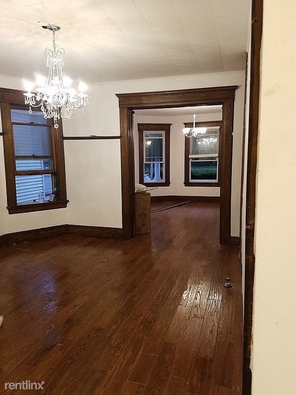 Building Photo - 2 br, 1 bath Apartment - 123 Main Street 1