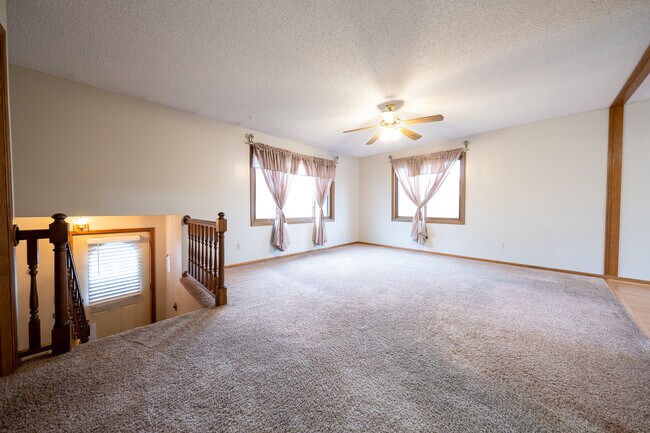 Building Photo - 13744 Huntington Ave