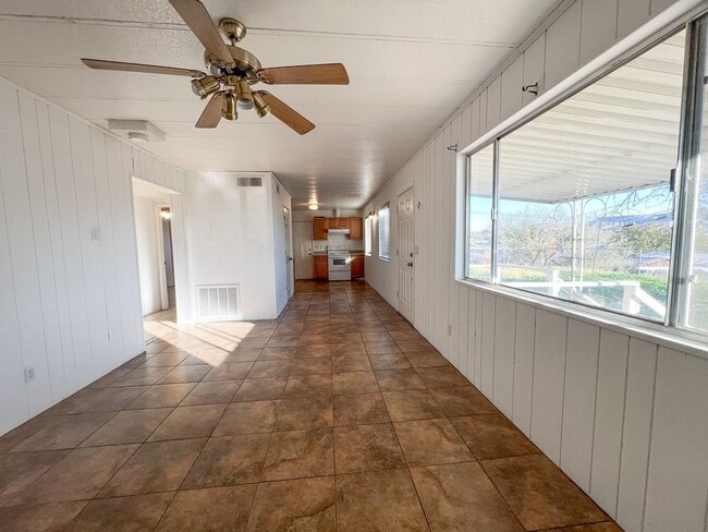 Building Photo - 114 W Head St