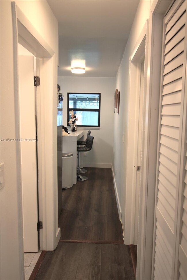 Building Photo - 206 SW 2nd Terrace