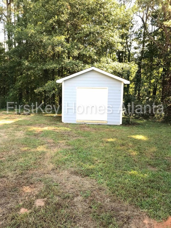 Building Photo - 11 Traylor St