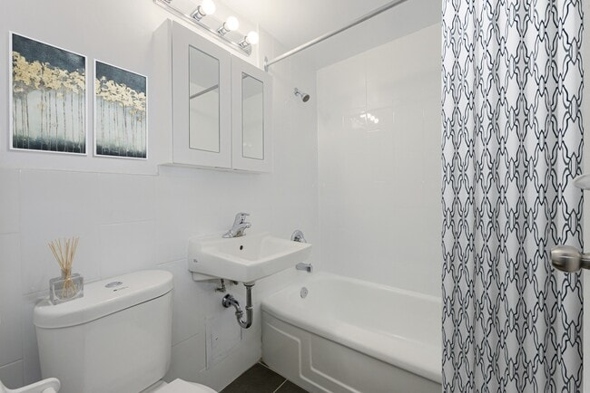 Building Photo - 1 Deauville Lane
