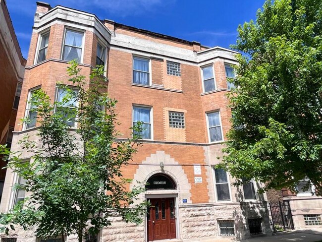 Building Photo - Prairie 4852-58 (HOA NO REPAIRS TO COMMON ...