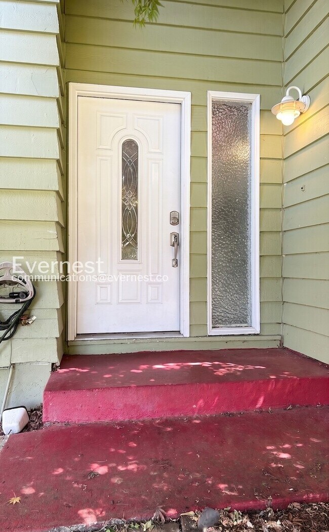 Foto del edificio - 4Bed/2Bath/Available Now!