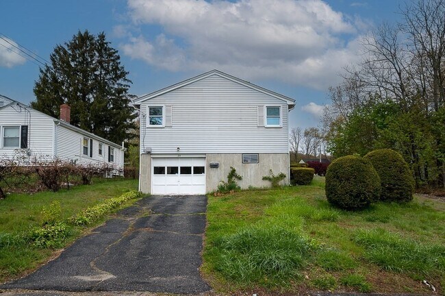 Foto del edificio - 20 Winneconnett Rd