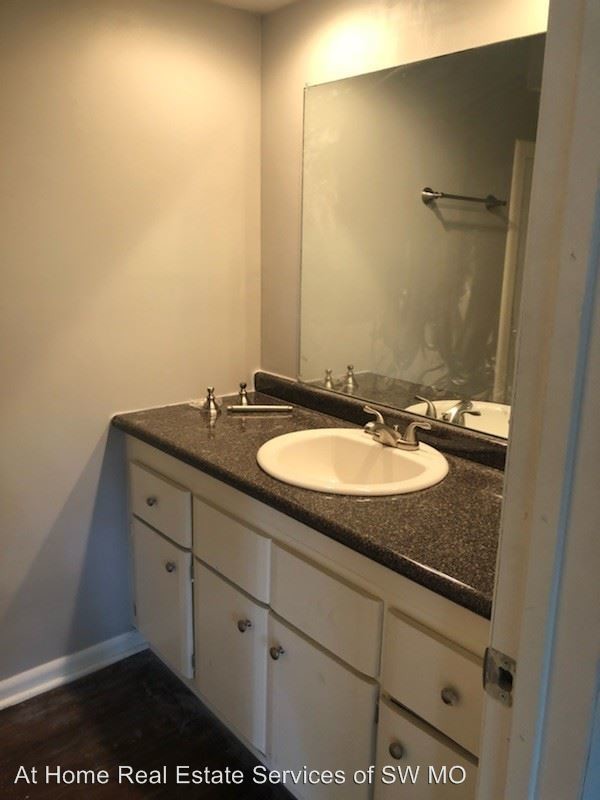 Building Photo - 1335-13495 E Elm St