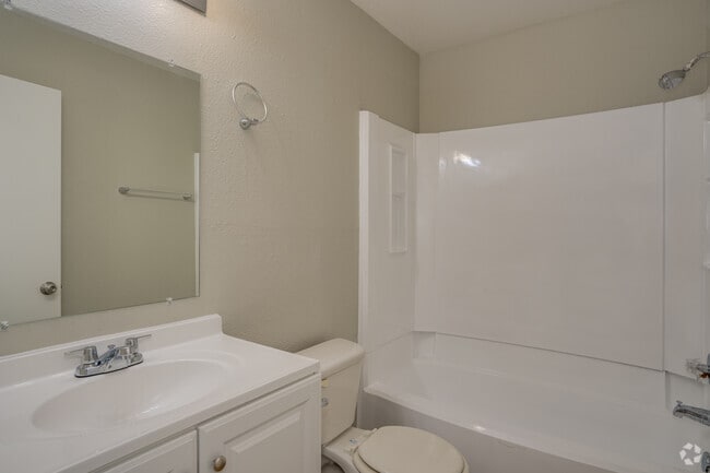 2BR, 1.5BA - 955SF - Primary Bathroom - Woodridge Manor