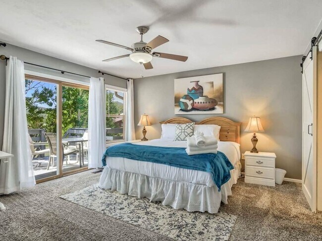 Foto del edificio - A fully furnished 3 Bedroom House in Woodl...