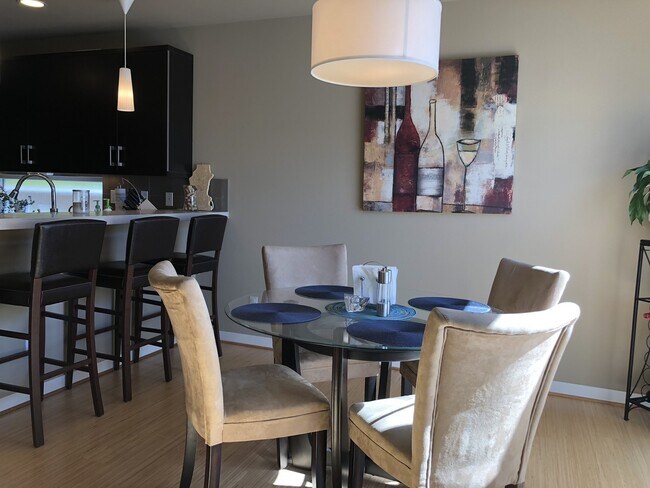 Building Photo - Large Private Stand-Alone Townhouse - Sept...