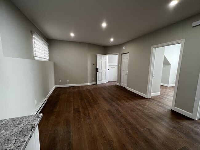 Building Photo - 142 Almac