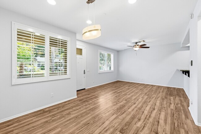 Foto del edificio - 1460 Mockingbird Ct