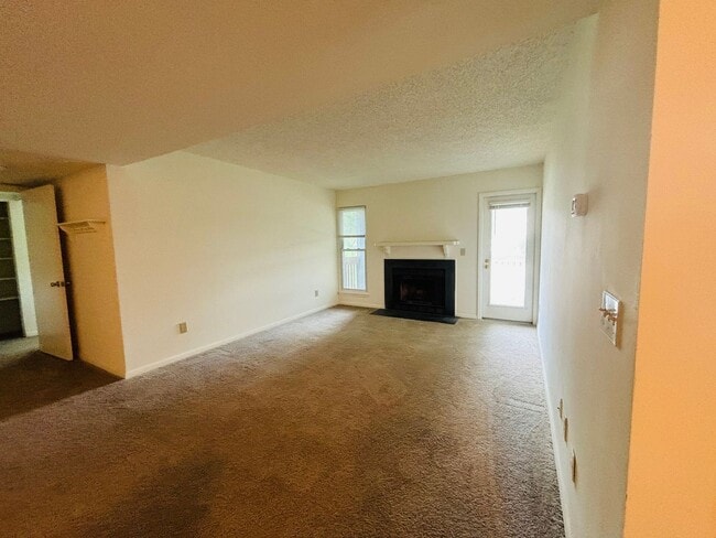 Building Photo - 1315C Henry Ln