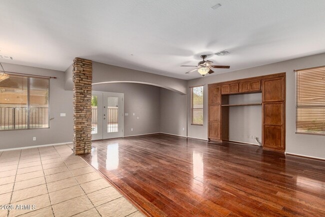 Building Photo - 731 W Indigo Dr