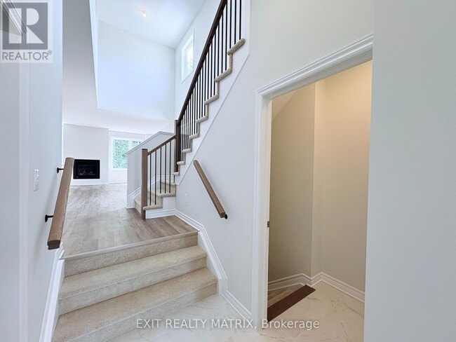 Building Photo - 279 Rue Labelle St