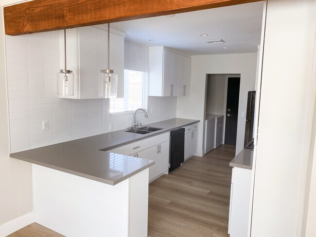 Building Photo - 14859 Chatsworth Dr