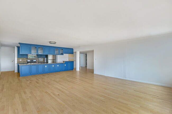 Foto del edificio - 440 S Roxbury Dr