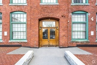 Building Photo - 200 Market St