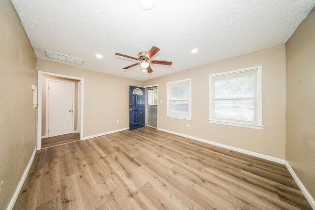 Foto del edificio - 2329 SW Tulane Ave