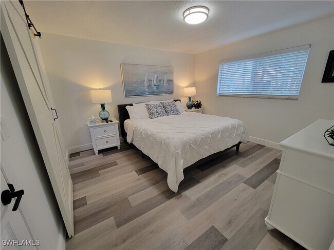 Foto del edificio - 200 Forest Lakes Blvd