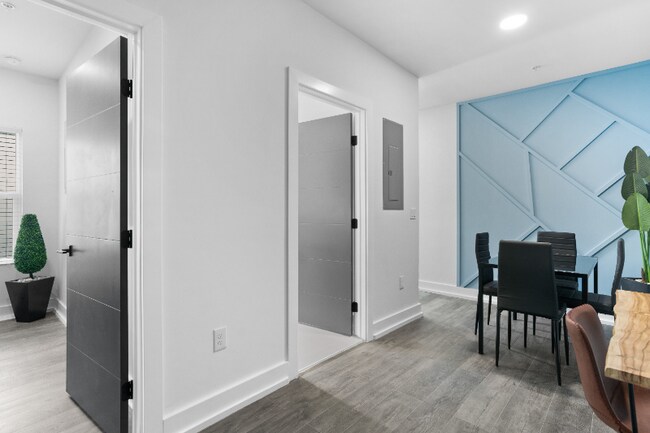 Building Photo - 927 S Howard Ave