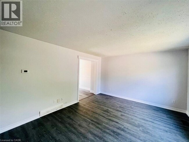 Building Photo - 835 Jalna Blvd